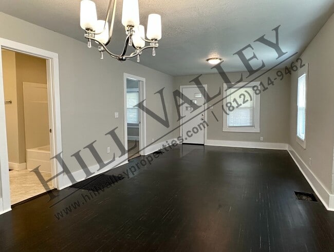 Building Photo - Two Bedroom Home