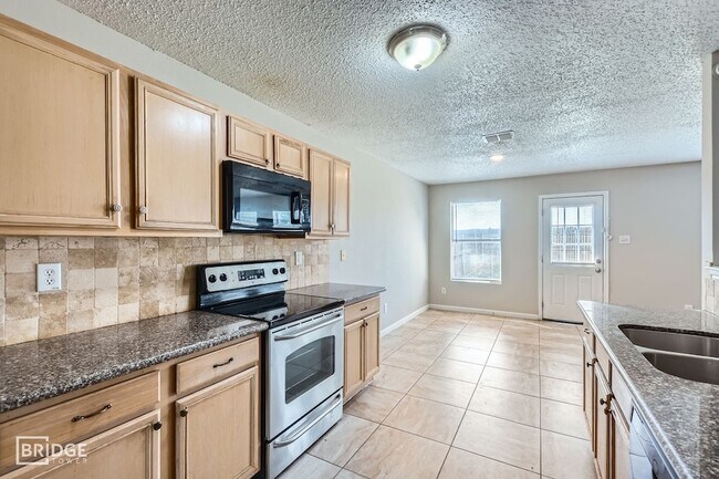 Building Photo - 1395 Stewart Dr
