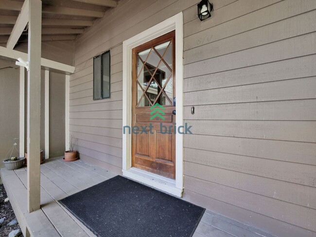 Building Photo - 4 Bed 2.5 Bath Single-Family House at the ...