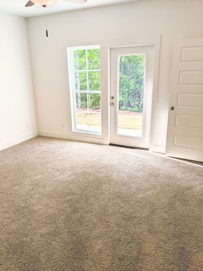 Building Photo - 2 Bedroom Cottage in Fox Run Village!