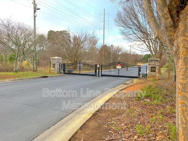 Building Photo - 224 Primrose Walk