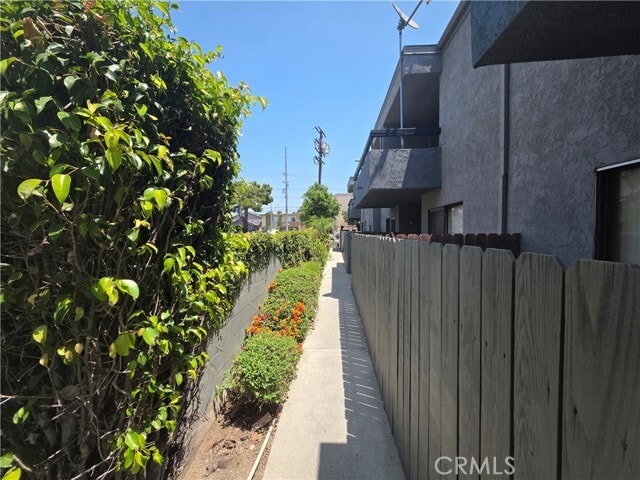 Building Photo - 6911 Woodley Ave