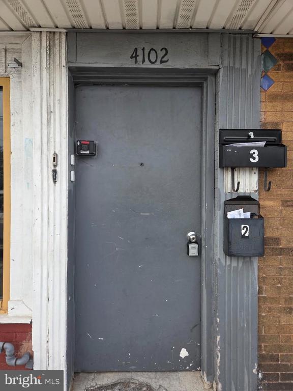 Building Photo - 4102 W Maple Ave