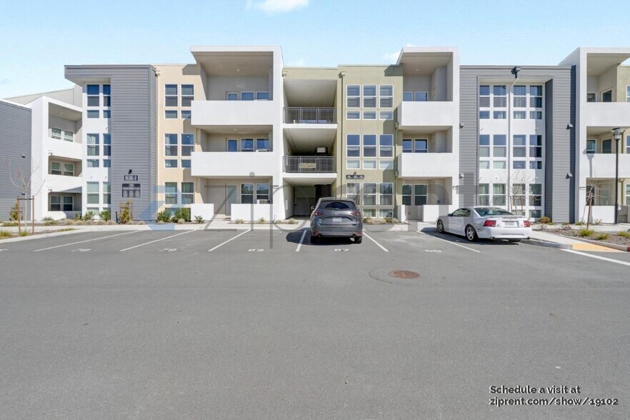 Building Photo - 2700 Wildflower Sta Pl