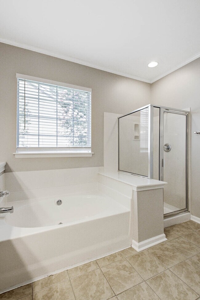 Building Photo - 6040 Fieldstone Cir