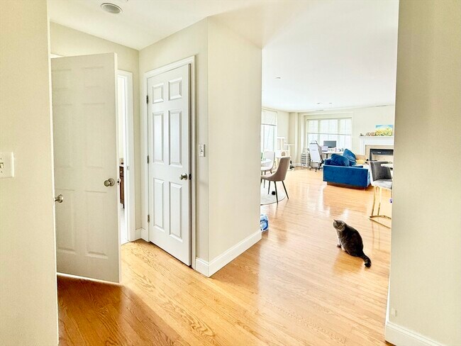 Building Photo - 120 Wyllis Ave