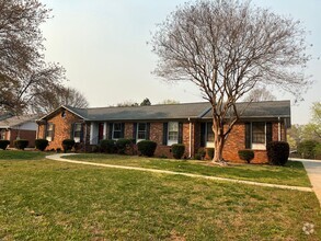 Building Photo - 3/2 Home Available Now!