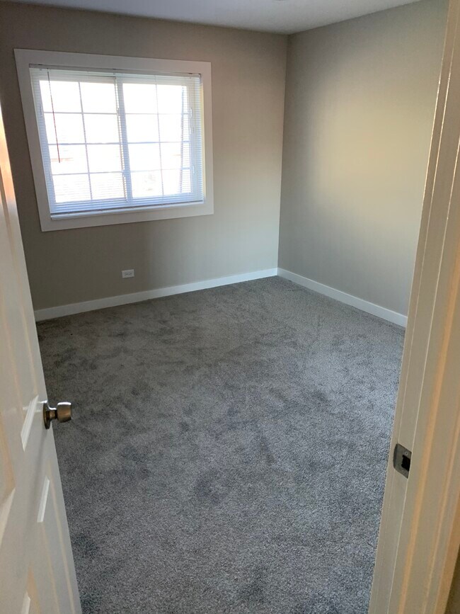 Building Photo - 9382 Bay Colony Dr