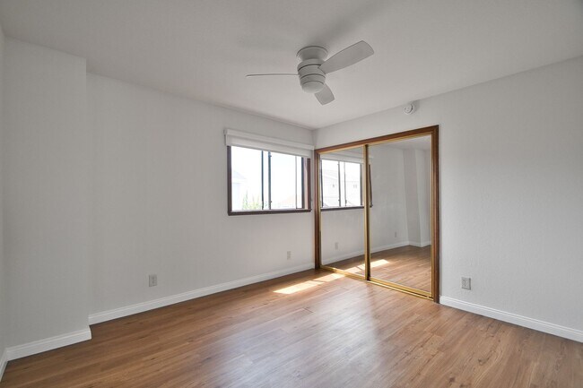 Building Photo - 472 36th St