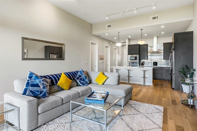 Building Photo - 5921 Hiline Rd