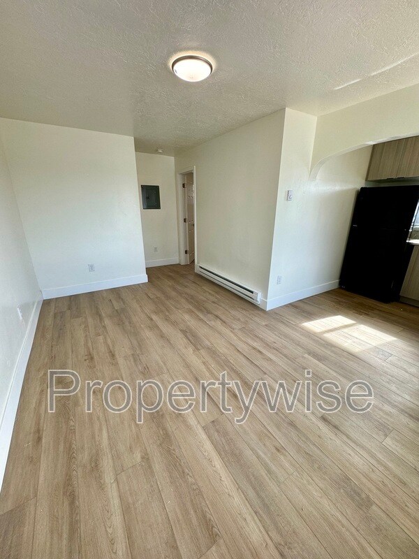 Building Photo - 420 20th St