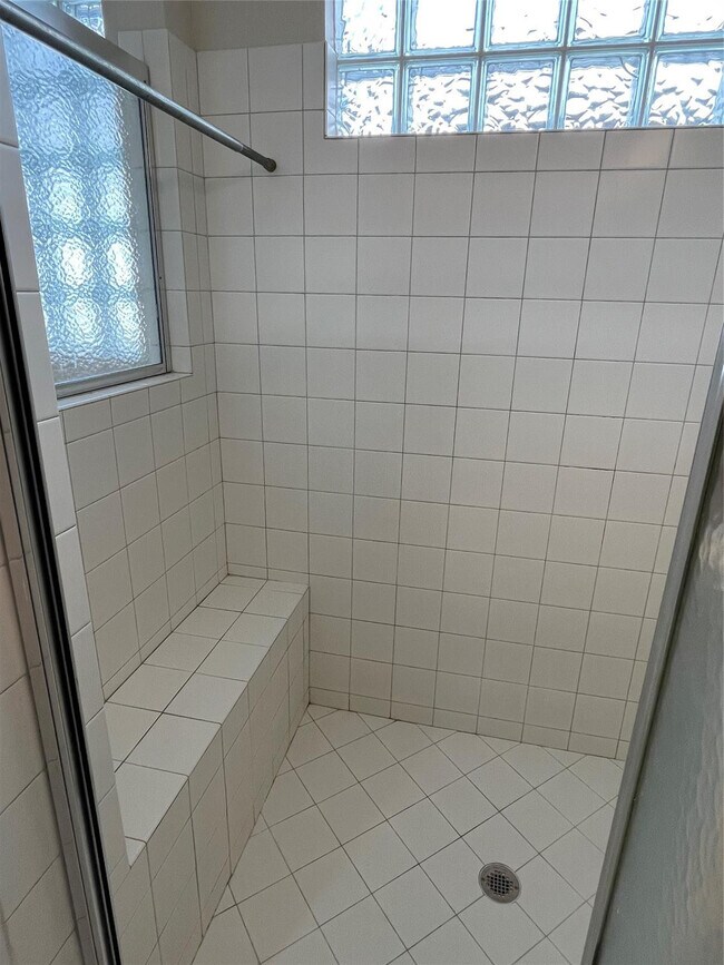 Building Photo - 1506 Fenton Dr