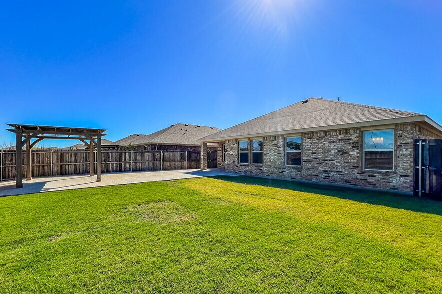 Building Photo - 1021 Decker Dr