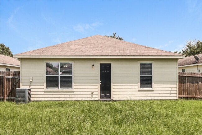 Building Photo - 28923 Village Creek Loop