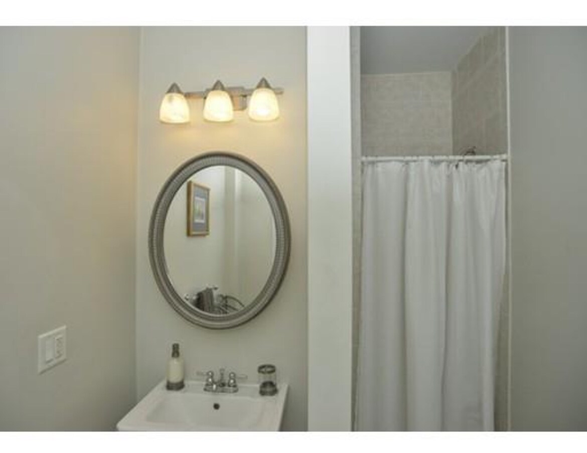 Building Photo - 25 Aldrich St