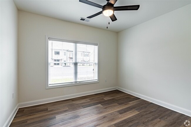 Building Photo - 8573 S Park Dr