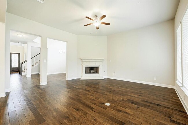 Building Photo - 5308 Via Besso Dr