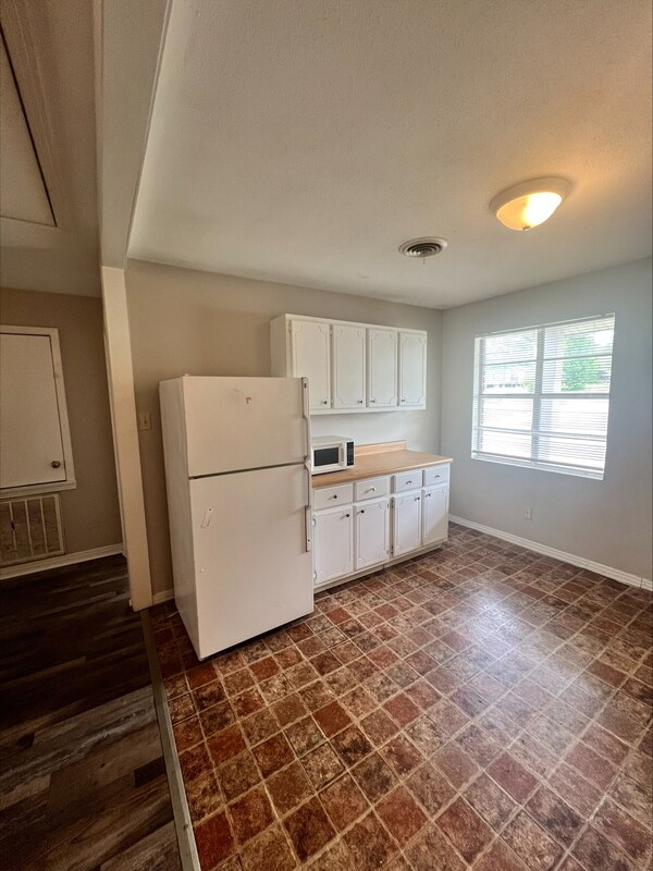 Building Photo - 115 Old Denmark Rd