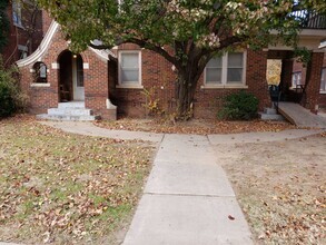 Building Photo - Charming Duplex W/ MOVE IN SPECIAL!!