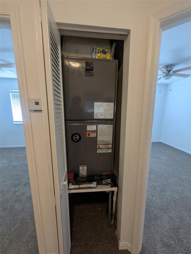 Building Photo - 4759 Pinemore Ln