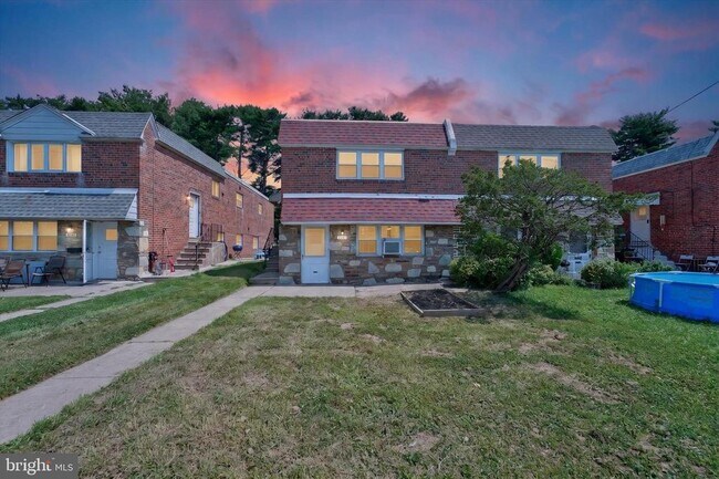 Building Photo - 2261 Strahle St