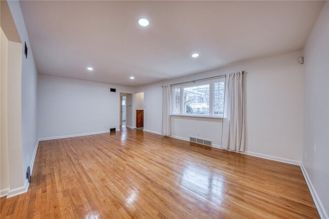 Building Photo - 5523 Rippey Pl