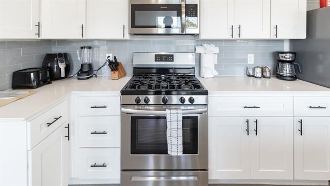 Building Photo - 505 Carl St