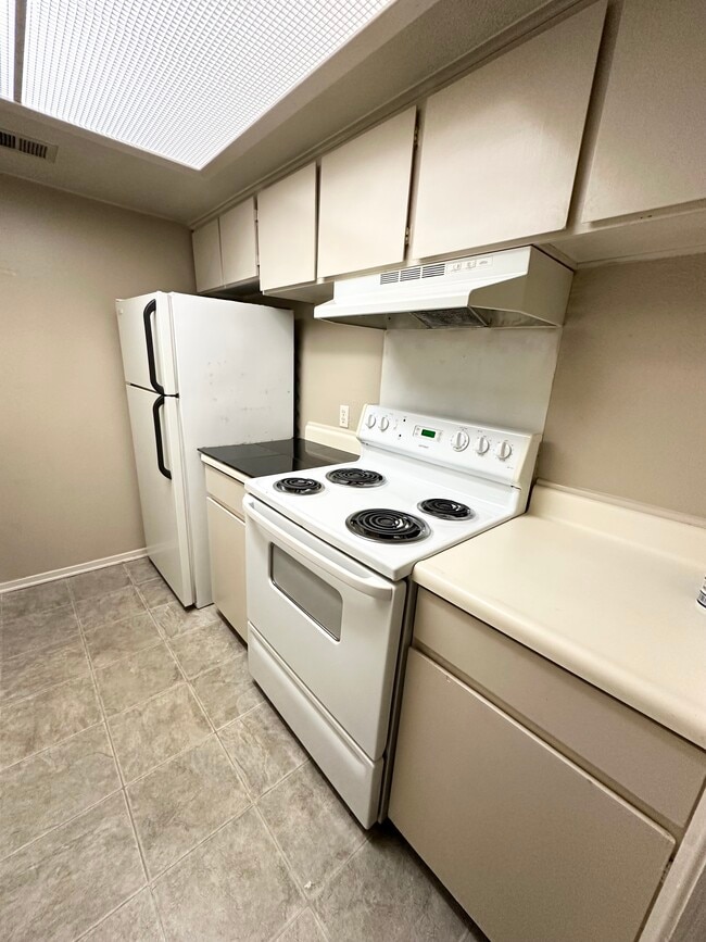 Building Photo - 3121 Johnston St