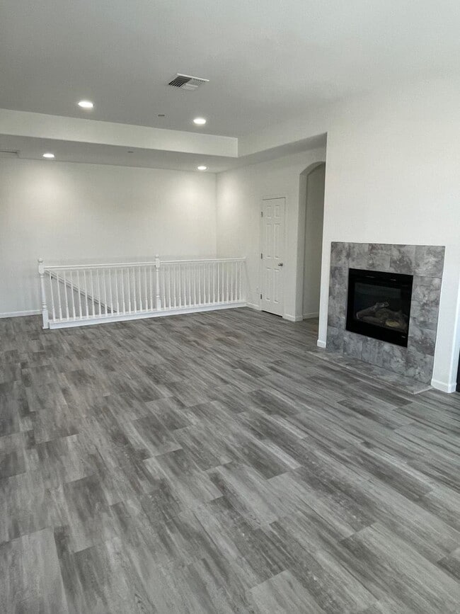 Building Photo - Move-In Ready Damonte Ranch Townhome