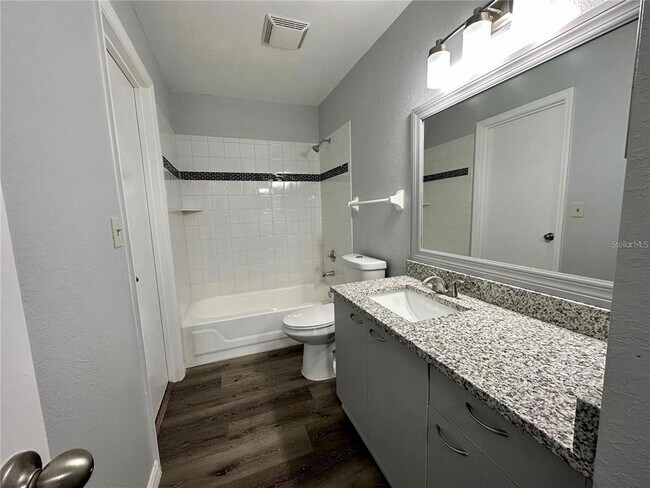 Building Photo - 1606 Columbia Arms Cir