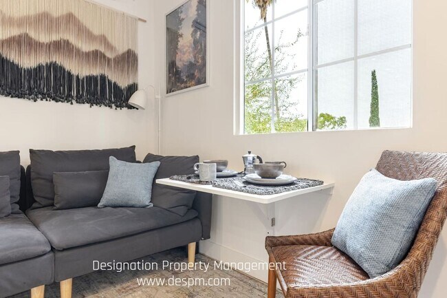 Building Photo - Roy