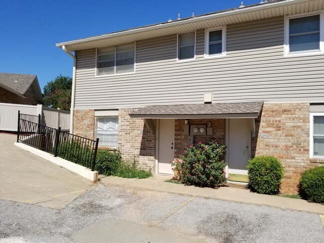 Building Photo - 6716 N Meridian Ave