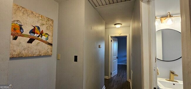 Building Photo - 1976 Columbia Dr