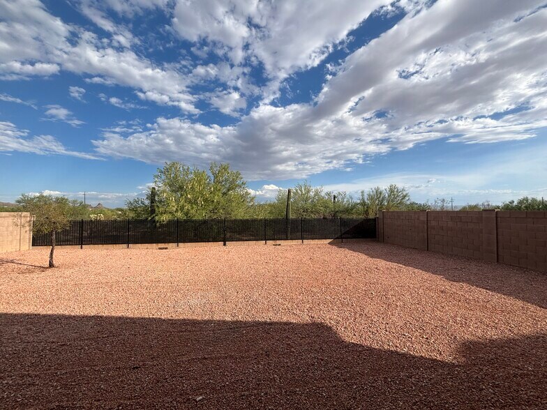 Building Photo - 5305 W Olivine Dr