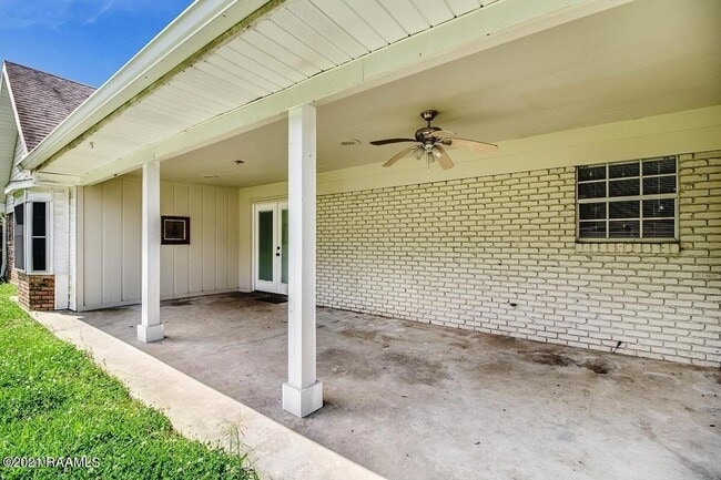 Building Photo - 100 Templeton Dr