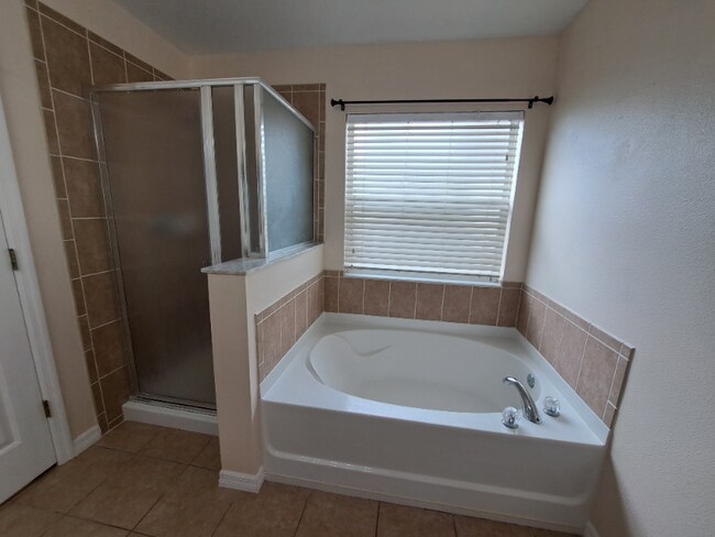 Building Photo - 2527 Aventurine St