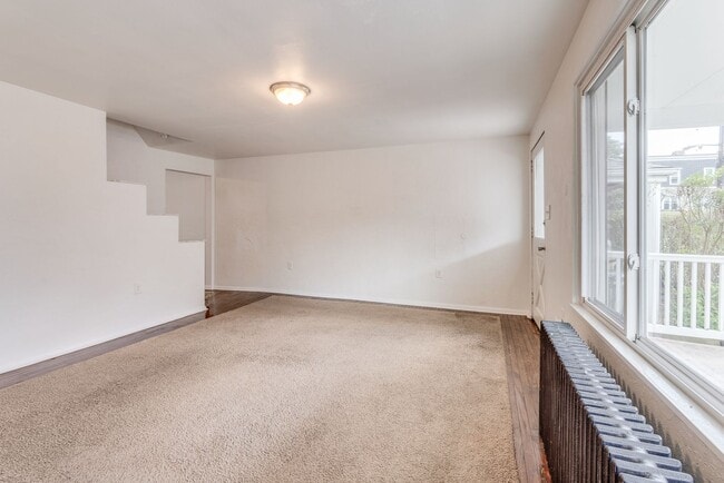 Building Photo - Available August  2026 - Great 3 Bedroom Mt. Washington Home w/ Spacious Open-Living!