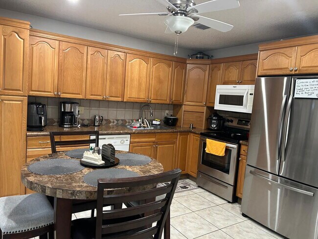 Building Photo - 7005 NW 173rd Dr