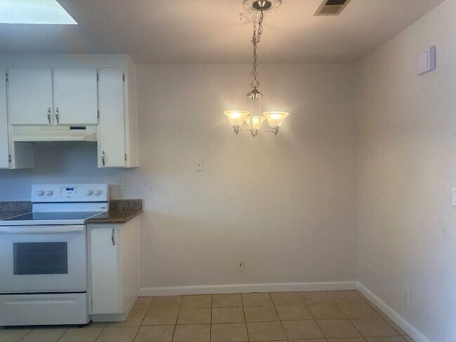 Building Photo - 55-1309