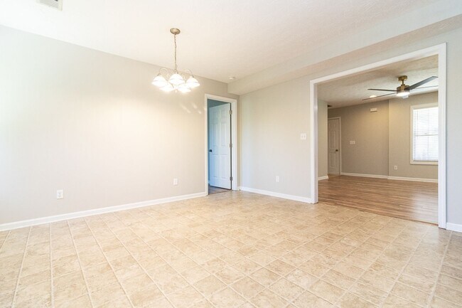Building Photo - 134 Twin Lakes Dr