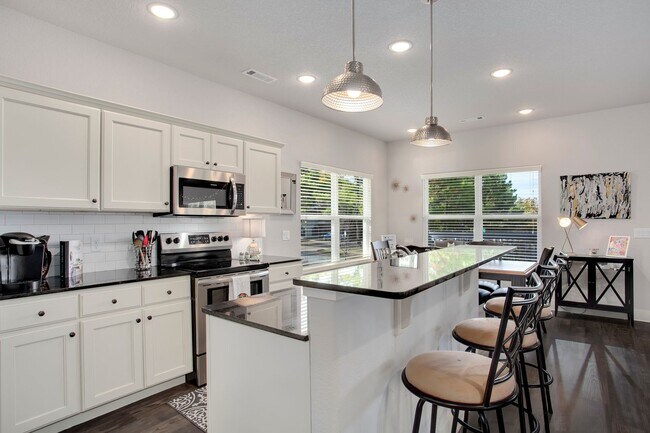 Building Photo - *$500 GIFT CARD With 12 Month Lease* Whith...