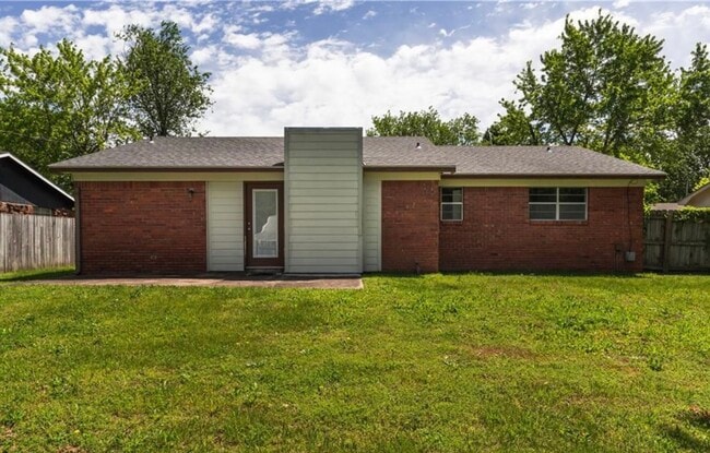 Building Photo - 324 Rodric Dr