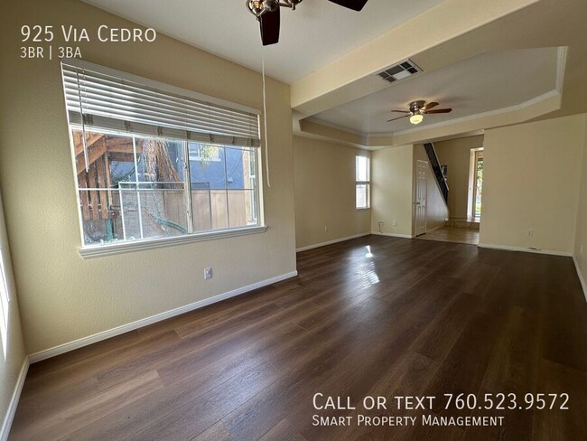 Building Photo - Beautiful Chula Vista 3bed+1 Loft, 2.5 bat...