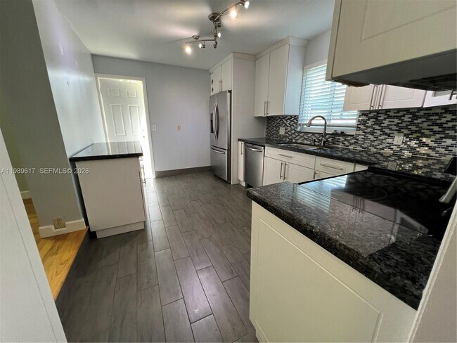 Building Photo - 432 Palmetto Dr