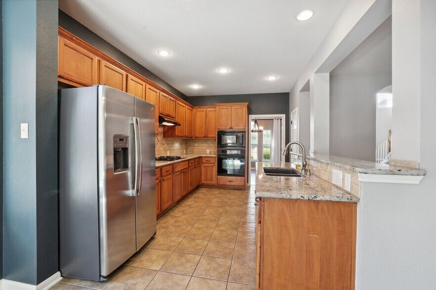 Building Photo - 3700 Harvey Penick Dr