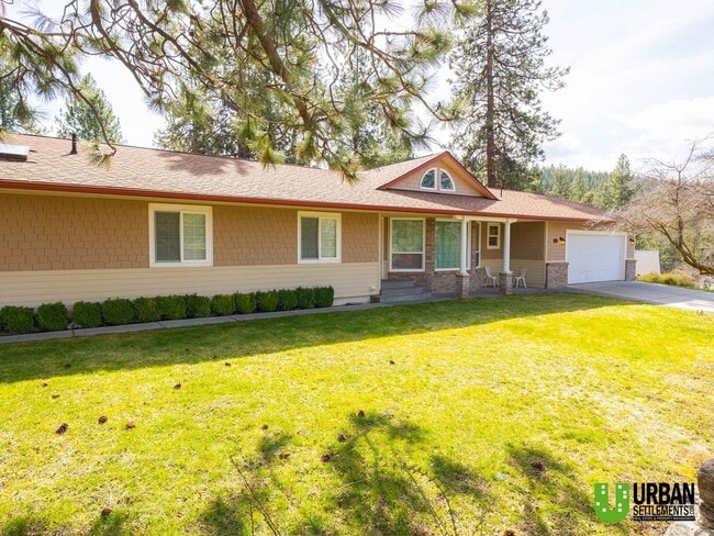 Building Photo - Spacious Glenrose Retreat | 3 Bed + Shop + Private Wooded Setting