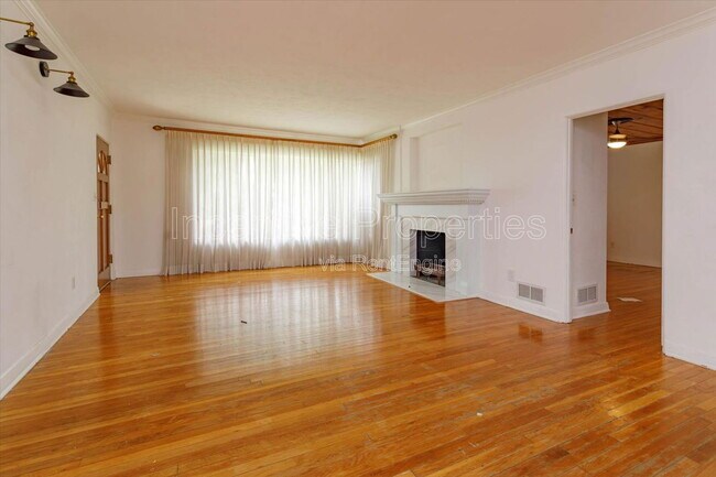 Building Photo - 1235 Ayrshire St