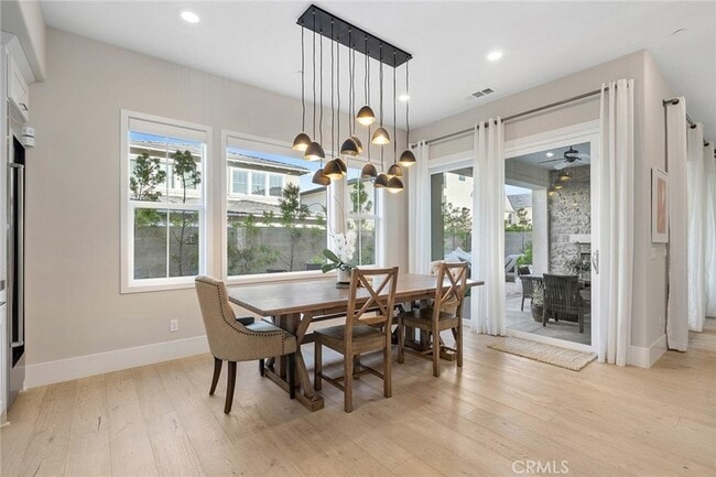 Building Photo - 70 Ray