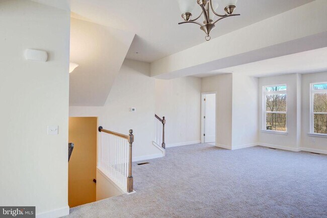 Building Photo - 29 Independence Ct