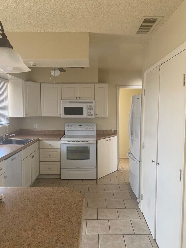 Building Photo - Sparkman Triplex